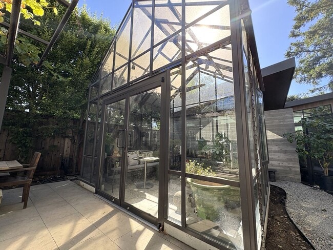 Building Photo - Modern Home available in Menlo Park- Occupied ADU on site