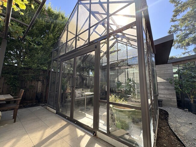 Building Photo - Modern Home availalble for lease in Menlo ...