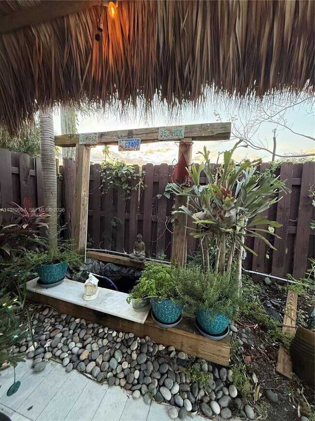 Building Photo - 9495 Dominican Dr