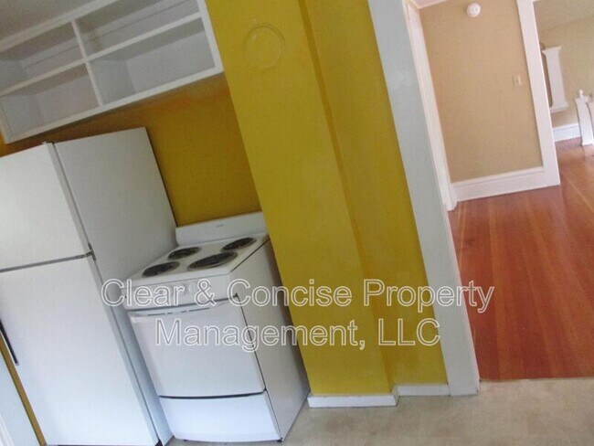 Building Photo - 1392 Willamette St