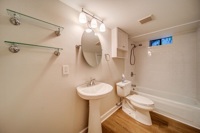 Building Photo - Renovated 4 bed home in Kennesaw w/ Designer Kitchen