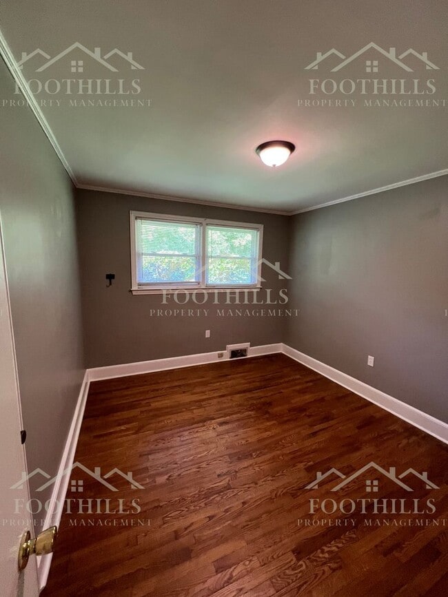 Building Photo - 3 Bedroom Home with Fenced Yard & Carport ...