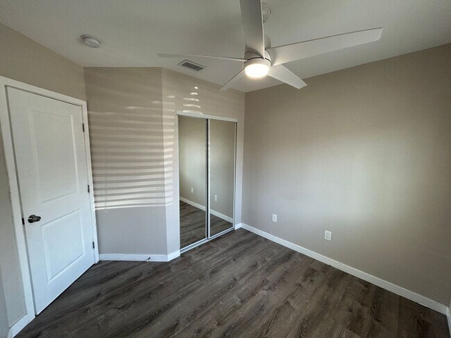 Building Photo - 6252 Mary Ln Dr