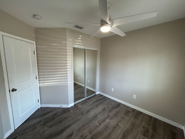Building Photo - Beautiful 7BD/4BA on Mary