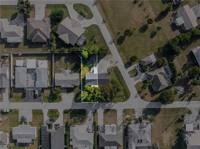 Building Photo - 4839 Tudor Dr