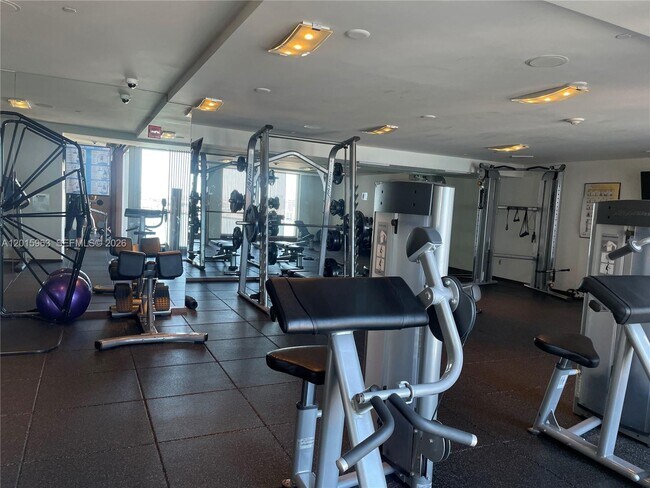 Building Photo - 335 S Biscayne Blvd