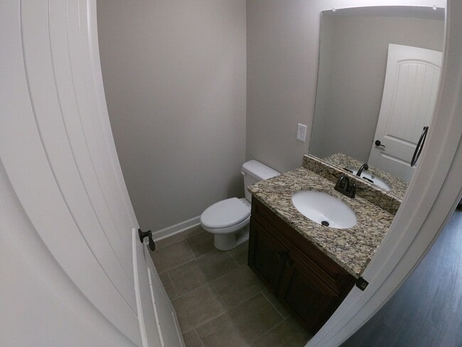 Building Photo - FOR LEASE - 3 Bed, 2.5 Baths, 1300sqft (Ha...