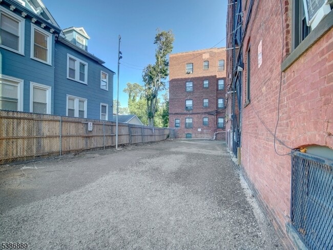 Building Photo - 347 Park Ave