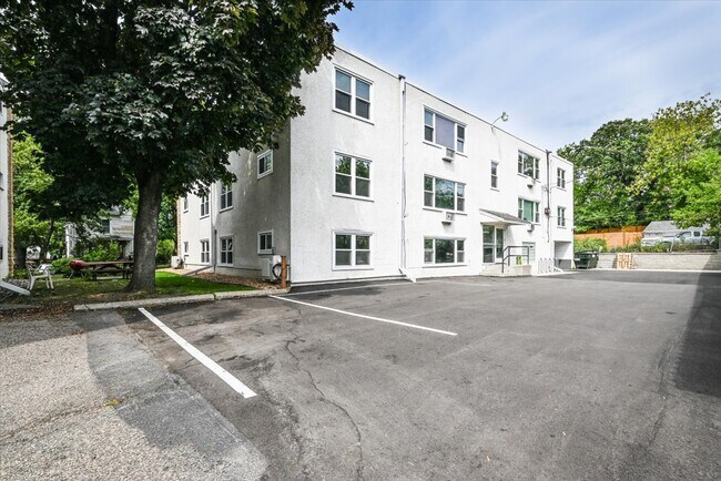 Building Photo - 401 Ridgewood Ave