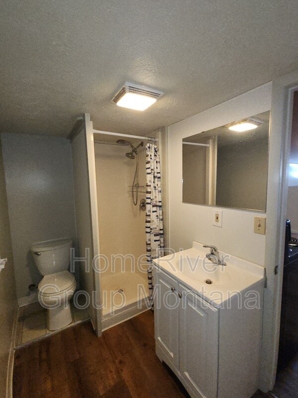 Building Photo - 724 Strand Ave