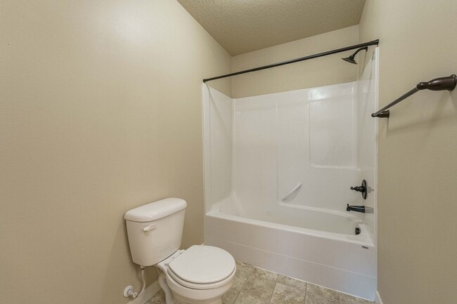 Building Photo - ASK ABOUT OUR AUGUST MOVE IN SPECIAL: Spac...