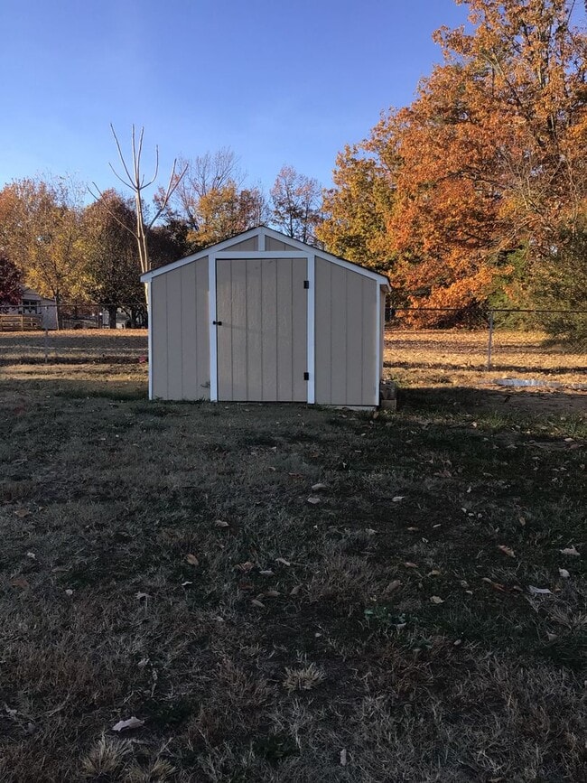 Building Photo - MOVE-IN READY!