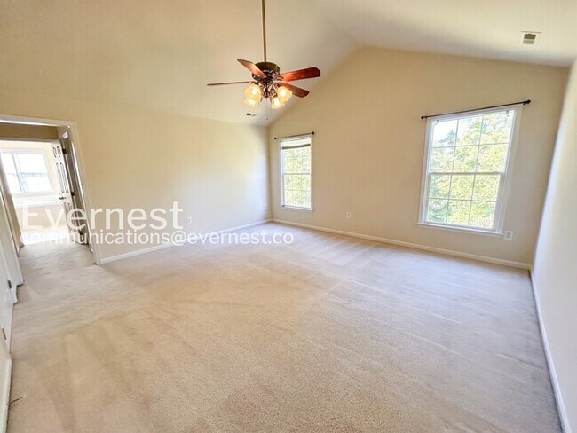 Building Photo - 7 St Stephens Ct