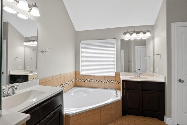 Building Photo - 6916 Etna Way