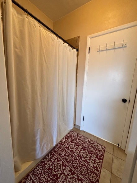 Building Photo - 211 S 6th Ave