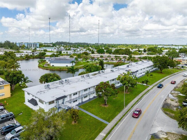 Building Photo - 20310 NE 2nd Ave