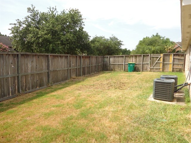 Building Photo - 17302 Lonesome Dove Trl