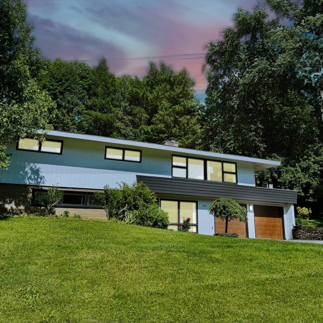 Primary Photo - 407 Churchill Ln
