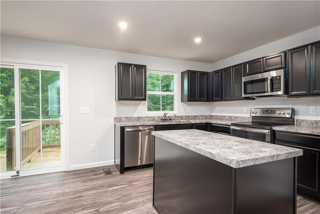 Building Photo - 701 Lakeview Cove