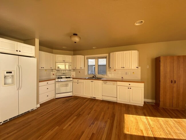 Building Photo - 322 N 50th Ave