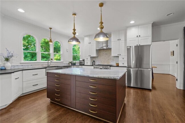 Building Photo - 455 Majestic Cove