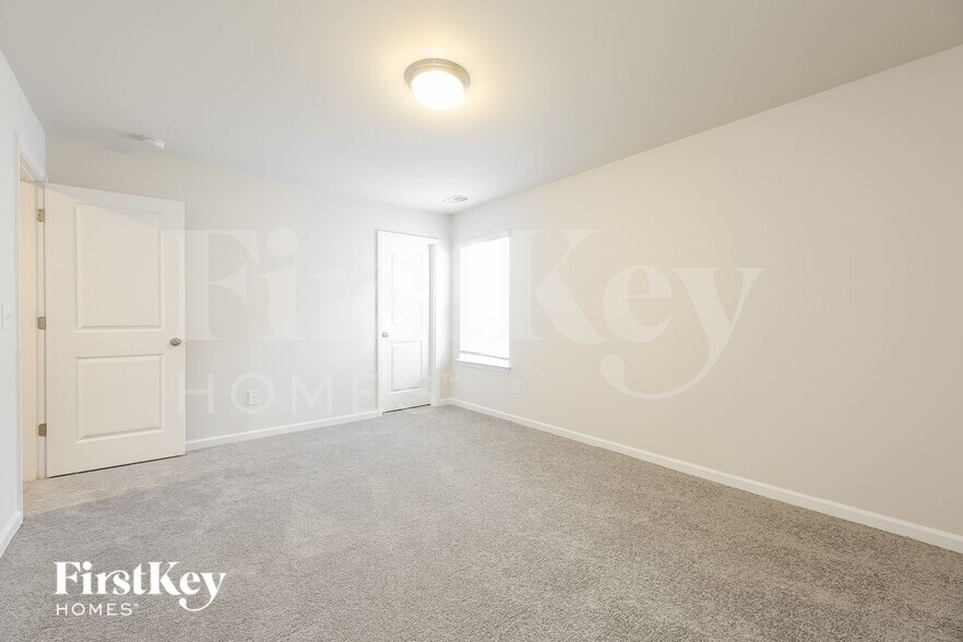 Building Photo - 513 Hillpark Ln