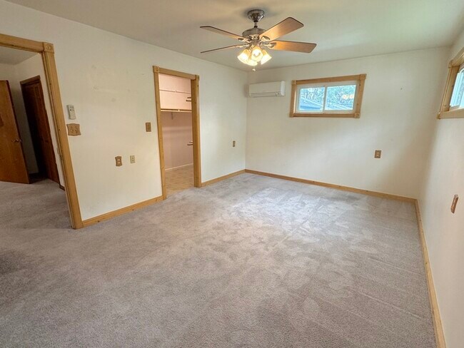Building Photo - 5007 Hazelwood Rd