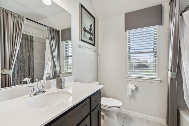 5th full ensuite bathroom - 2871 Cannon Dr