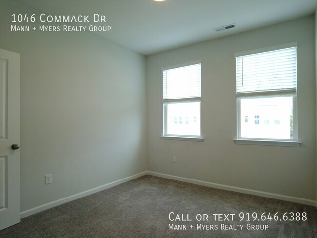 Building Photo - 1046 Commack Dr