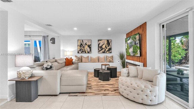 Building Photo - 1715 NE 40th St