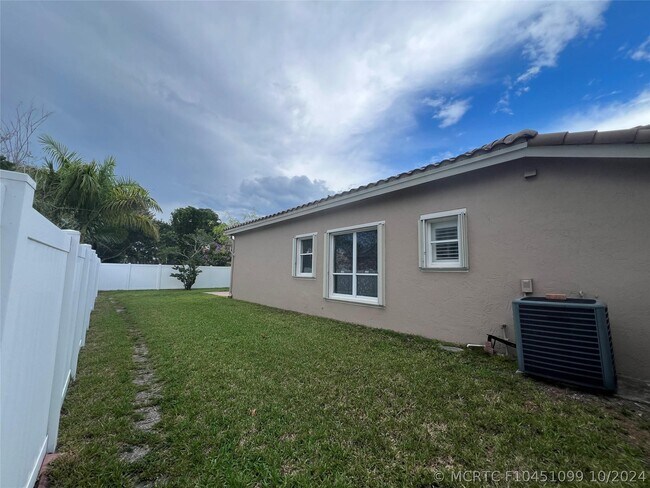 Building Photo - 12725 NW 18th Ct