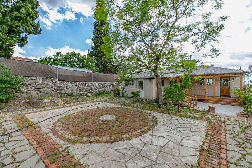 Building Photo - 10630 Samoa Ave
