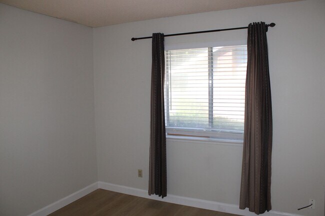 Building Photo - 6351 Chapel View Ln