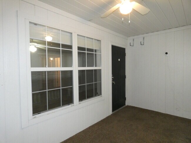 Building Photo - Beautiful Condo in Gladstone, MO
