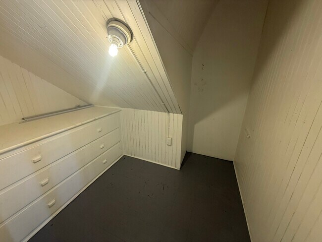 Building Photo - 228 Saratoga St