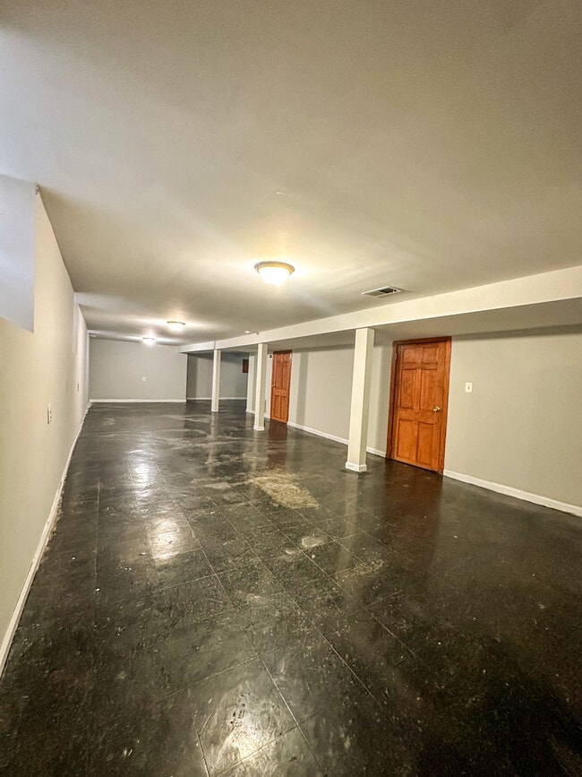 Building Photo - 8626 S Damen Ave