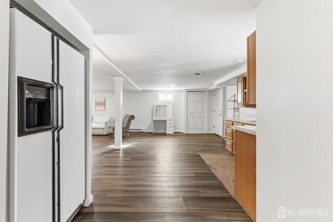 Building Photo - 219 Plainfield Rd