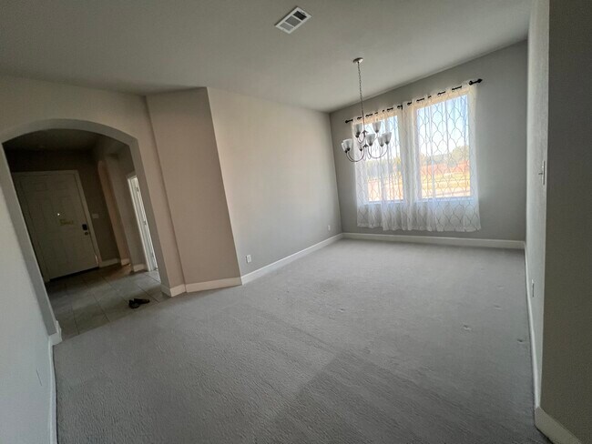 Building Photo - 2900 Blf Crk Dr