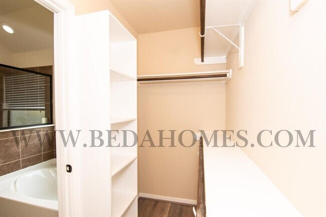 Building Photo - 9134 St Laurent Ln