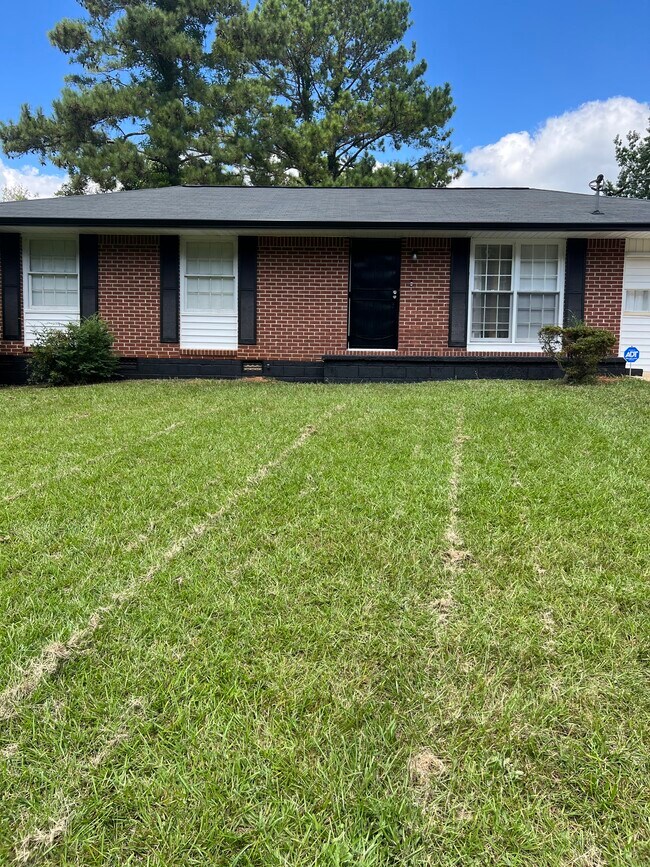 Building Photo - 384 Windemere Way