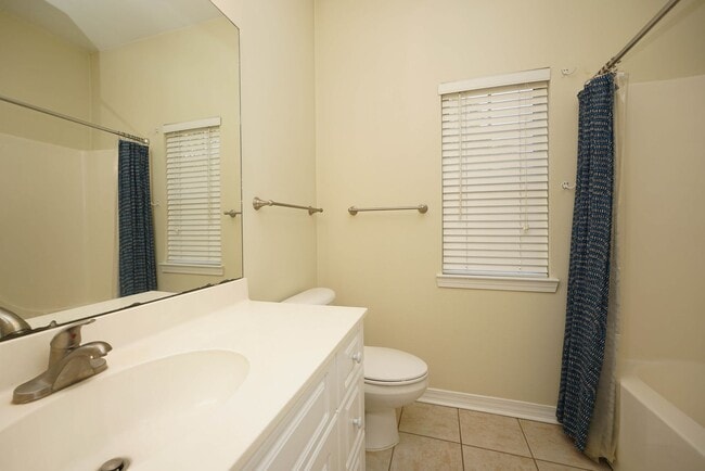 Building Photo - Condo in Central Niceville