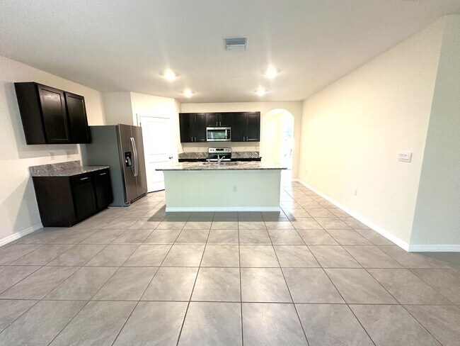 Building Photo - Lake Diamond North 4 Bed, 2 Bath