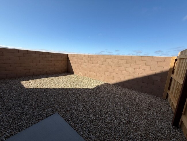 Building Photo - Large Brand New 2 Bedroom Downstairs Apartment with Patio