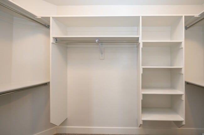Building Photo - 16087 S Truss Dr