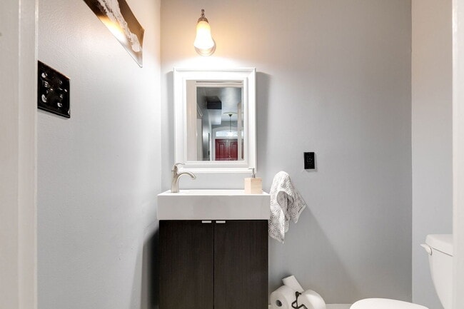 Building Photo - 317 W Marshall St