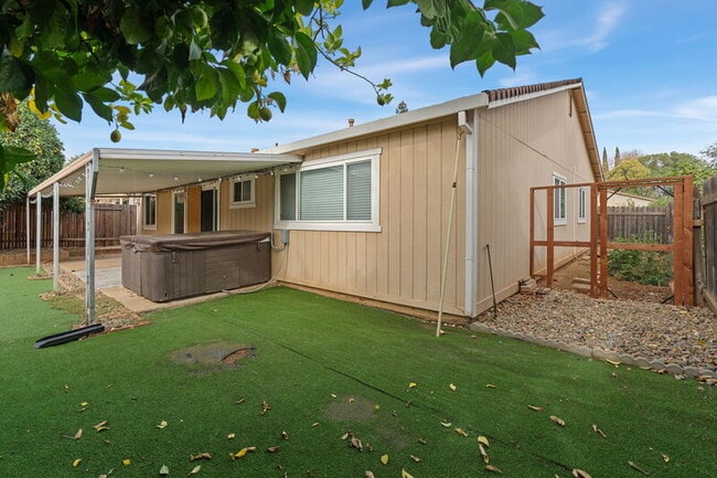 Building Photo - 10028 Biscanewoods Way