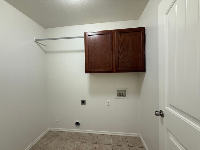 Building Photo - Owasso Schools/ 3bd 2Ba Huge Yard /Cul-de-Sac