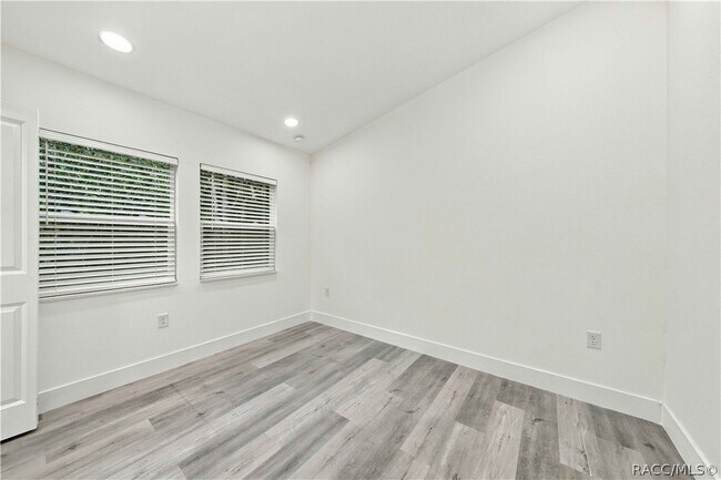 Building Photo - 9306 E Sycamore Pl