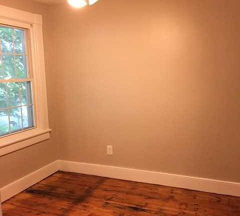 Building Photo - "Chic 2-Bed Gem with Granite Elegance in P...