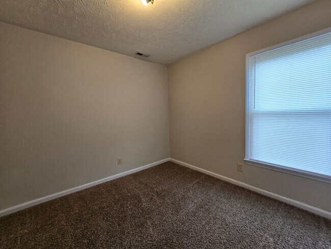 Building Photo - 6850 Shawcross Ln